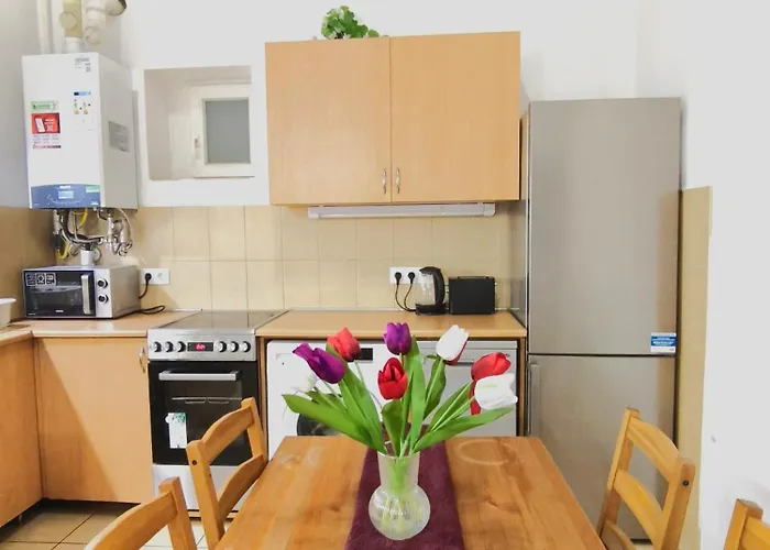 Private Bedroom In Kerepesi בית אירוח *