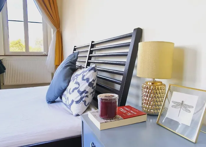 Private Bedroom In Kerepesi בית אירוח