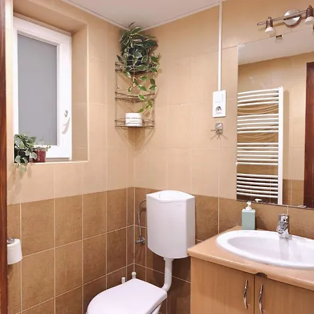 Private Bedroom In Kerepesi Проживание в семье *