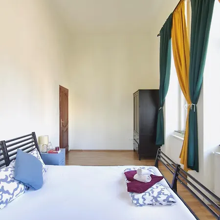 Private Bedroom In Kerepesi Проживание в семье