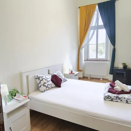 Private Bedroom In Kerepesi Проживание в семье