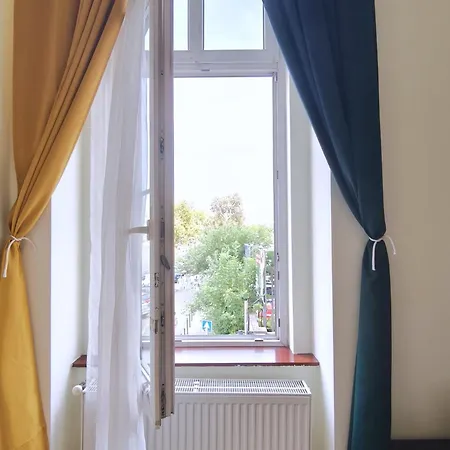 Private Bedroom In Kerepesi Проживание в семье *