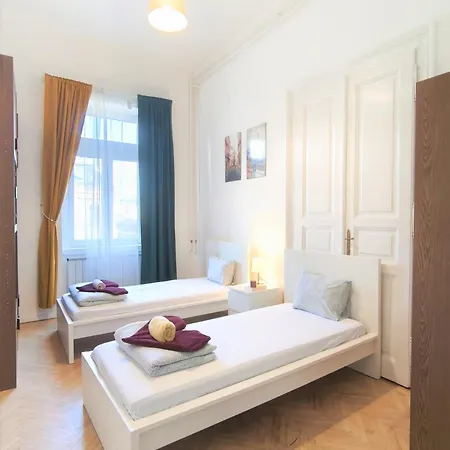 Проживание в семье Private Bedroom In Kerepesi