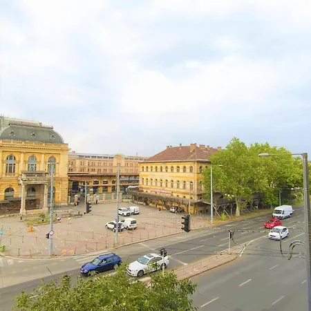 Проживание в семье Private Bedroom In Kerepesi