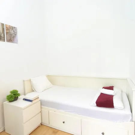 Private Bedroom In Kerepesi *