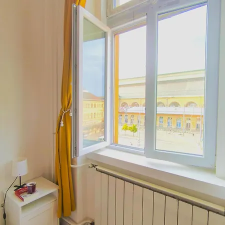 Private Bedroom In Kerepesi Проживание в семье