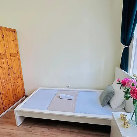 Проживание в семье Private Bedroom In Kerepesi *