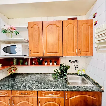 Private Bedroom In Kerepesi Проживание в семье *