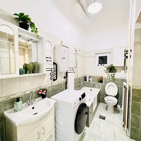 Проживание в семье Private Bedroom In Kerepesi