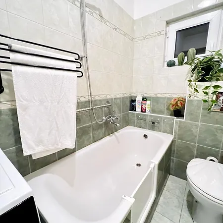 Private Bedroom In Kerepesi *