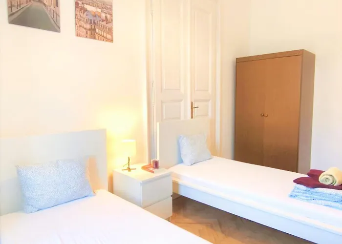 Private Bedroom In Kerepesi Gazde/Camere de închiriat *