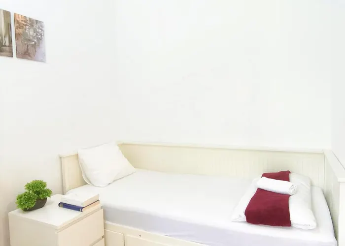 Private Bedroom In Kerepesi *