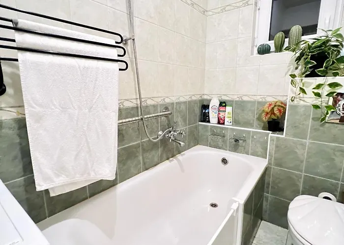 Private Bedroom In Kerepesi *