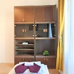 Private Bedroom In Kerepesi Homestay *