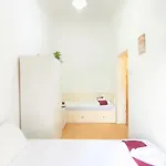 Private Bedroom In Kerepesi Homestay