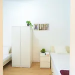 Private Bedroom In Kerepesi Homestay
