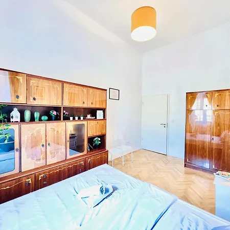 Private Bedroom In Kerepesi 홈스테이 부다페스트