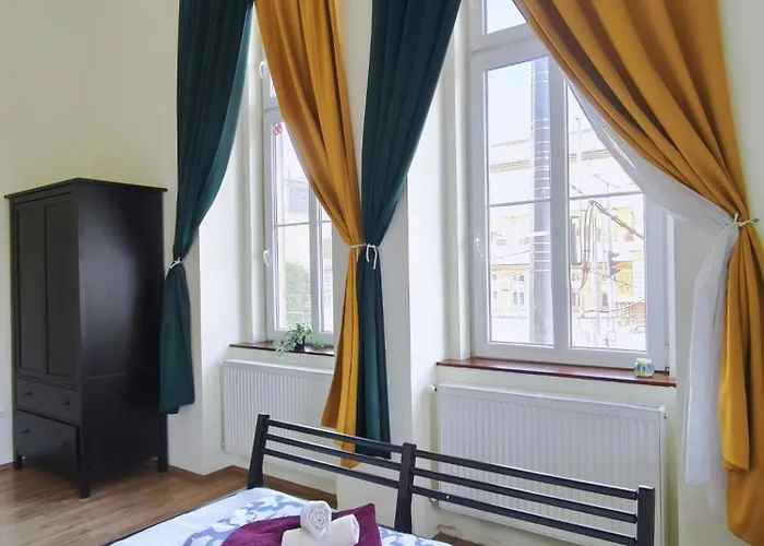 Private Bedroom In Kerepesi 홈스테이