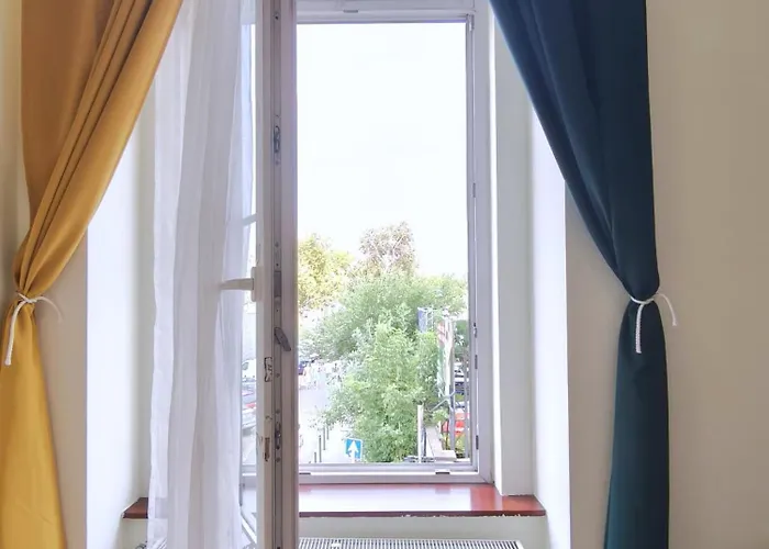 Private Bedroom In Kerepesi 홈스테이 *
