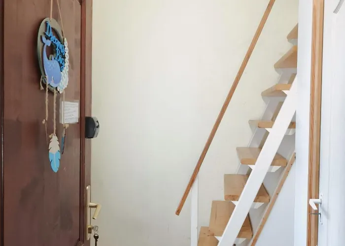 Private Bedroom In Kerepesi 홈스테이