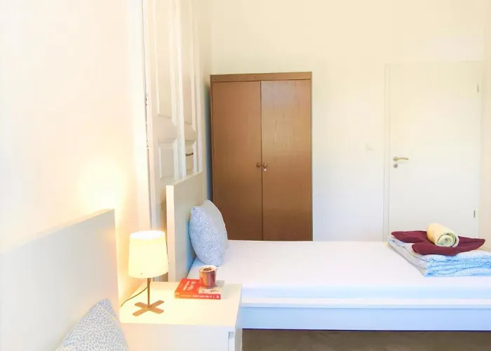 Private Bedroom In Kerepesi 홈스테이 부다페스트