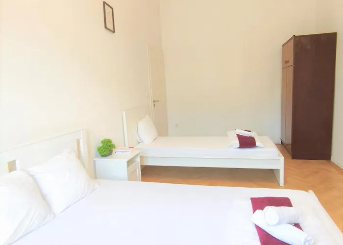 Private Bedroom In Kerepesi 홈스테이 부다페스트