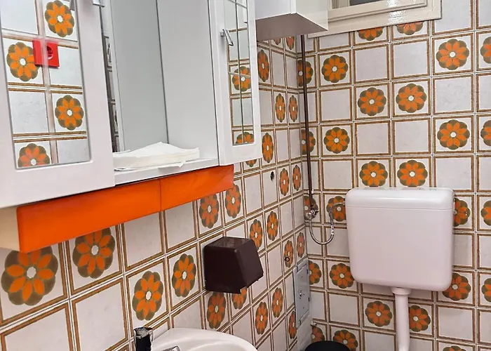 Private Bedroom In Kerepesi 홈스테이