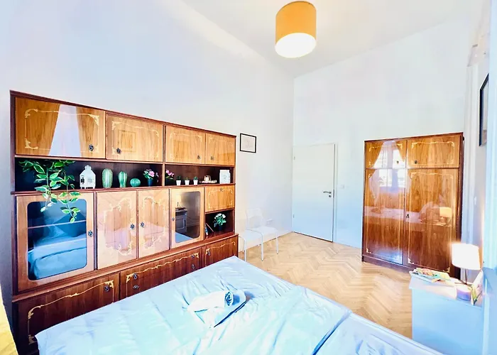 Private Bedroom In Kerepesi 홈스테이 부다페스트