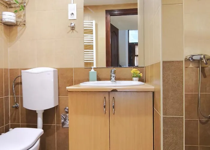 Private Bedroom In Kerepesi 民宿 *