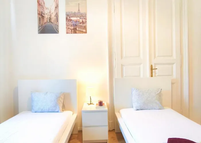Private Bedroom In Kerepesi 民宿 布达佩斯