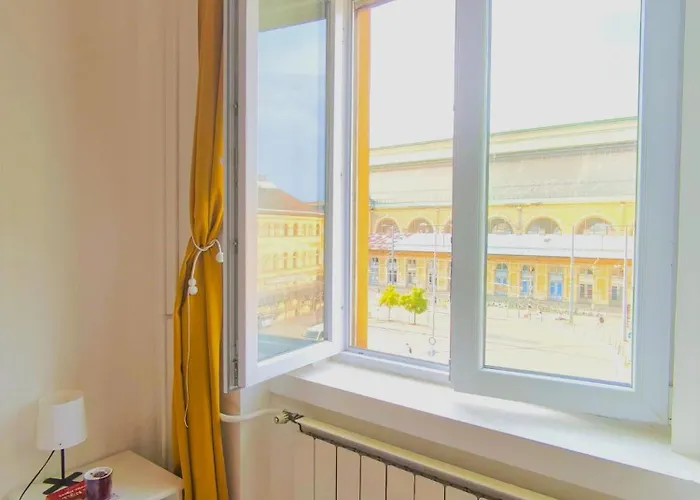 Private Bedroom In Kerepesi 民宿